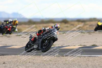 media/Nov-16-2025-Race Pace (Sun) [[8c5fa54630]]/Non Verified Riders (1st 20 Minutes)/5-Turn 15 (110pm)/